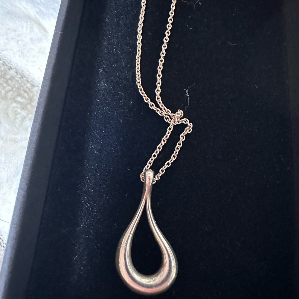 Tiffany & Co. Elsa Peretti Teardrop Pendant Necklace‎ 18” Sterling Silver - Picture 4 of 5
